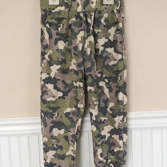 Distressed Camo Joggers - Picture 3 of 4